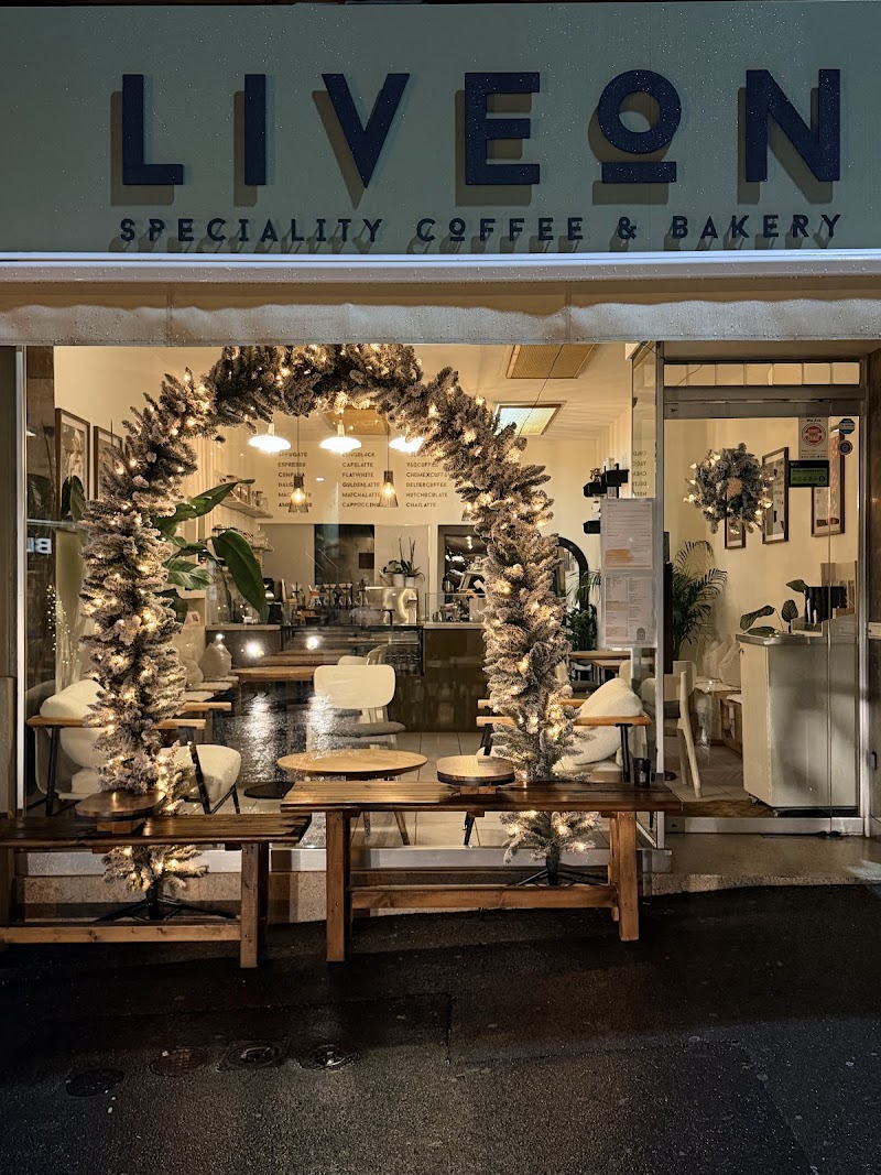 live on cafe & bakery
