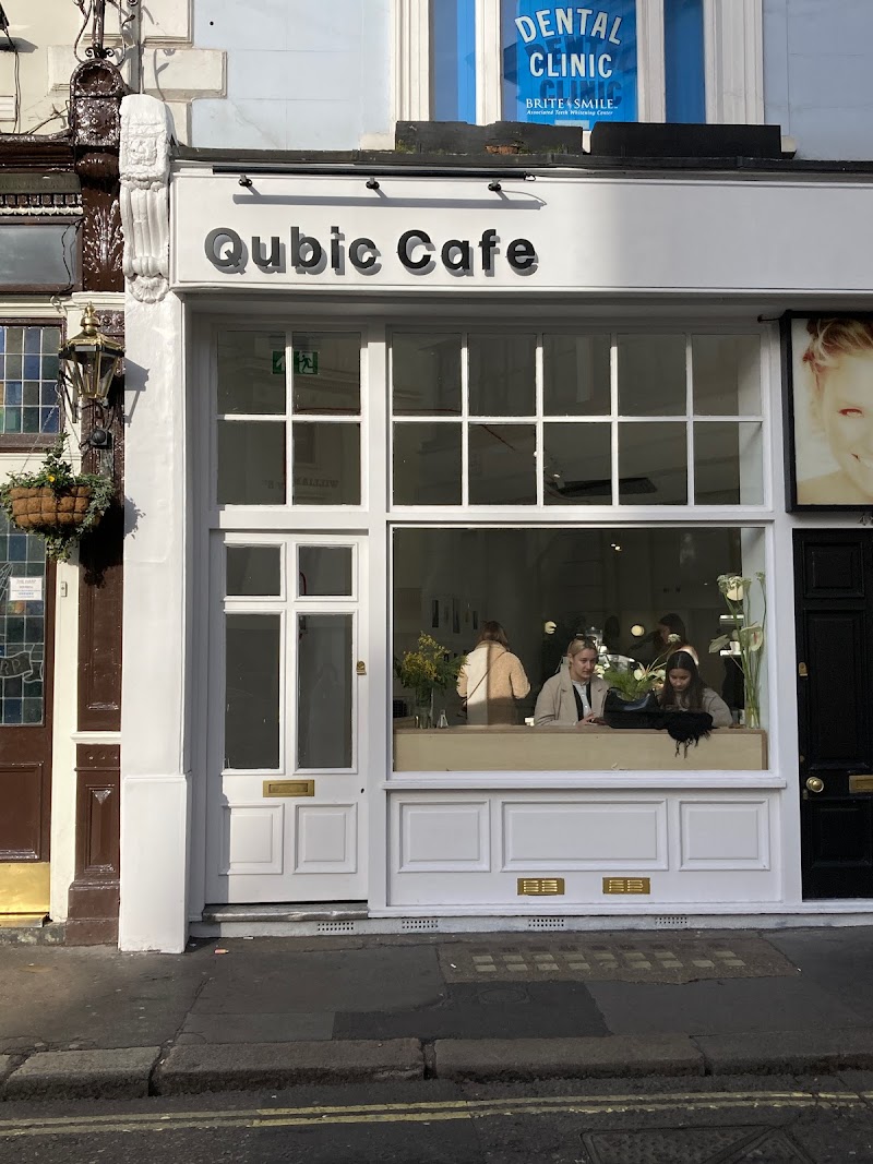 Qubic Cafe